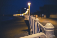 Paseo-playa-Salinas-nocturno