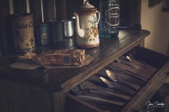 Aparador-y-cajón-antiguos