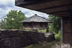 Hórreo-y-casa-San-Emiliano