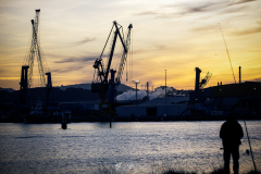Puerto-de-Aviles-y-pescador