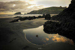 Charco-en-la-playa-al-amanecer-