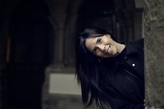ANdrea-entre-columnas