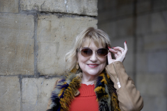 Woman-with-sunglasses-urban-shot
