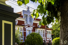 Casa-indiana-en-Somao-vista-desde-el-parque
