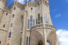 palacio episcopal de gaudí 02
